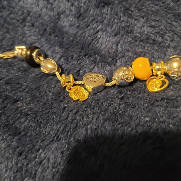 Set of 3 PITTSBURGH STEELER bracelettes. - Picture 6 of 9